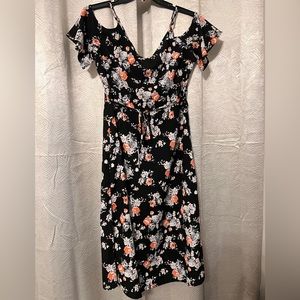 Floral peekaboo shoulders midi dress